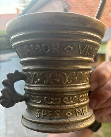 Antieke bronzen vijzel, Enlèvement