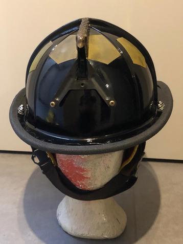 Brandweerhelm beschikbaar voor biedingen