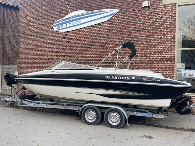 Glastron 235 GXL Bow Rider Mercruiser 350 MPi op trailer, Watersport en Boten, Speedboten, Zo goed als nieuw, 6 meter of meer