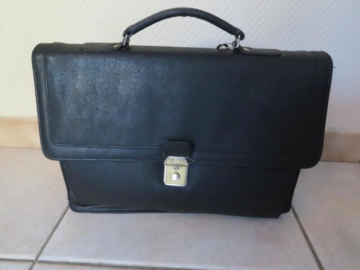 2 cartables, malettes, porte-documents, Diversen, Bureau-accessoires, Gebruikt, Ophalen of Verzenden