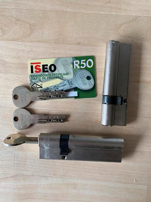 Iseo R50/R6 SKG** 2 x cilinder met 3 sleutels, Doe-het-zelf en Bouw, Hang- en Sluitwerk, Zo goed als nieuw, Slot, Ophalen