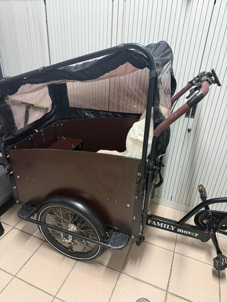ELEKTRISCHE BAKFIETS ZEER GOEDE STAAT!, Fietsen en Brommers, Fietsen | Bakfietsen, Zo goed als nieuw, Overige merken, 4 kinderen of meer
