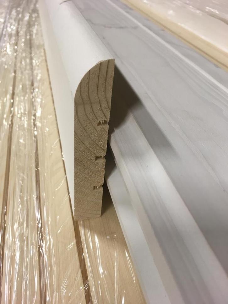 NIEUW grenen plinten wit gegrond (schilderklaar), Bricolage & Construction, Plinthes & Finitions, Neuf, Plinthes, Enlèvement