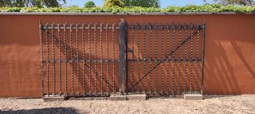 Tuin poort 2 delen beschikbaar voor biedingen