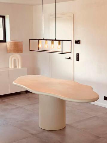 Organische MORTEX eettafel / plaster beschikbaar voor biedingen