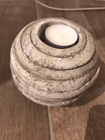 NİEUWE KAARSENHOUDER EN KAARSEN  beschikbaar voor biedingen