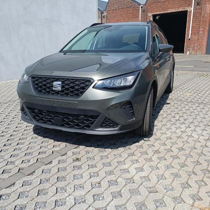 seat arona zo goed als nieuw,1900km met automaat,opties, Auto's, Seat, Bedrijf, Te koop, Arona, 360° camera, ABS, Achteruitrijcamera