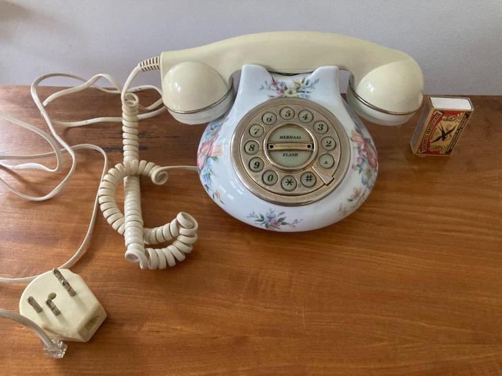 Royal Albert Constance kitsch telefoontoestel fine china, Telecommunicatie, Vaste telefoons | Niet Draadloos, Gebruikt, Met draaischijf