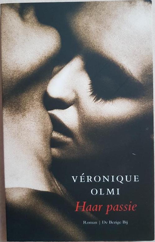 Haar passie - Verenigde Olmi - 2007, Boeken, Romans, Zo goed als nieuw, Ophalen of Verzenden