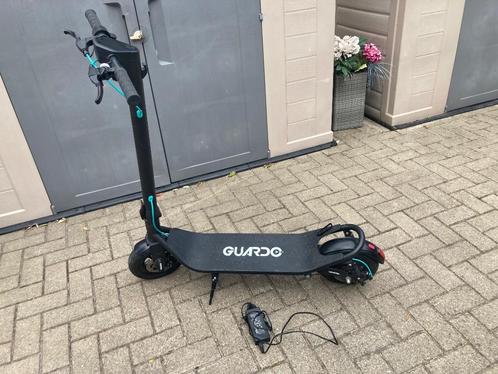 Trottinette, Fietsen en Brommers, Steps, Zo goed als nieuw, Elektrische step (E-scooter), Ophalen