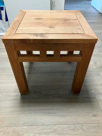 Teak bijzettafel beschikbaar voor biedingen
