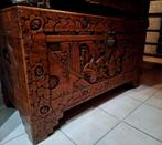 Grand coffre camphrier bois sculpté, Maison & Meubles, Accessoires pour la Maison | Coffres, Enlèvement, Utilisé