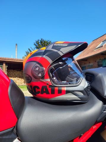 Arai crosshelm Ducati beschikbaar voor biedingen