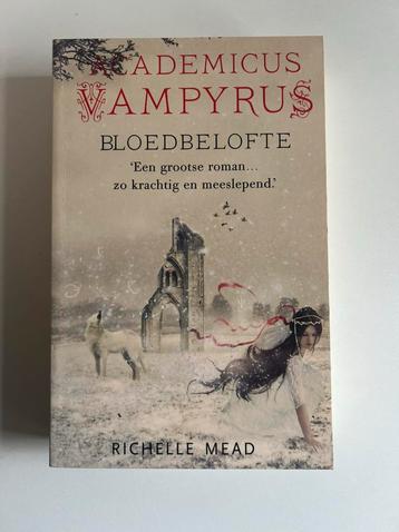 Richelle Mead - Bloedbelofte beschikbaar voor biedingen
