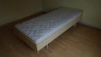 ÉÉNPERSOONSBED EN KASTJE   GRATIS!!, Comme neuf, Brun, 90 cm, Enlèvement