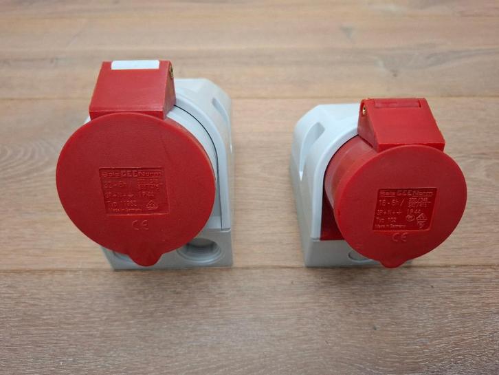 Douilles/prises murales CEE - BALS - NEW, Bricolage & Construction, Électricité & Câbles, Neuf, Interrupteur, Interrupteur, Envoi