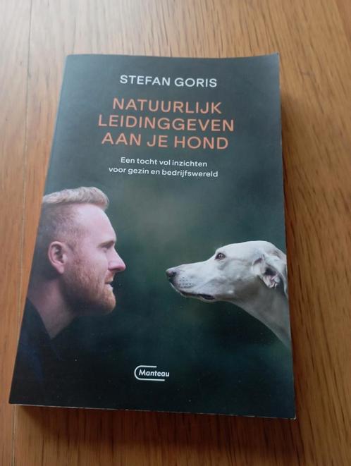 Stefan Goris - Natuurlijk leidinggeven aan je hond, Livres, Animaux & Animaux domestiques, Comme neuf, Chiens, Enlèvement ou Envoi