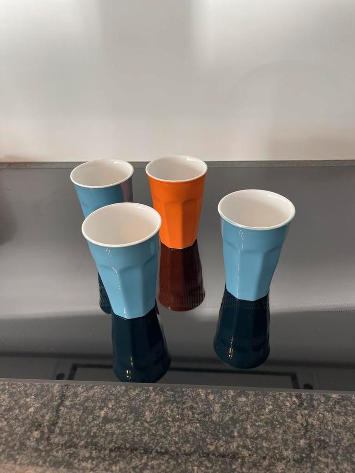 4  koffietassen mokken  bekers  Uit steen, Verzamelen, Glas en Drinkglazen, Zo goed als nieuw, Ophalen of Verzenden