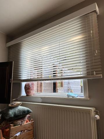 Verschillende jaloezieën  beschikbaar voor biedingen