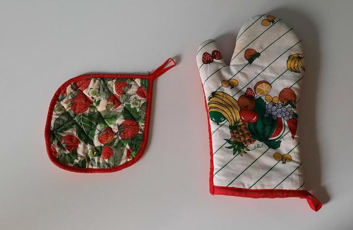 Manique + gant de cuisine, Maison & Meubles, Cuisine | Linge de cuisine, Utilisé, Rouge, Enlèvement ou Envoi