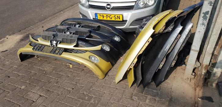 PEUGEOT 206 VOORBUMPERS +MISTLAMPEN BJ 98 TOT 2008, Auto-onderdelen, Carrosserie, Bumper, Voor, Gebruikt, Ophalen of Verzenden