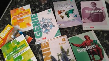 Boeken 4 middelbaar humaan wetenschap en 1 boek  5 spanies   beschikbaar voor biedingen