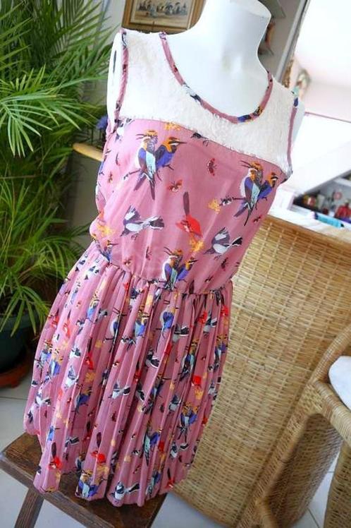 vintage dressing jurk: vogels sieren vliegend, Kleding | Dames, Jurken, Gedragen, Maat 38/40 (M), Overige kleuren, Onder de knie
