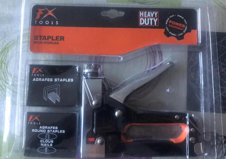 Agrafeuse avec agraffes et clous Jamais déballé, Doe-het-zelf en Bouw, Gereedschap | Handgereedschap, Nieuw, Ophalen