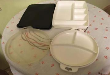 2 lunchdozen met aparte vakjes - -als nieuw - 25 €/lot beschikbaar voor biedingen