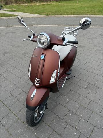 Vespa Primavera 50cc –Slechts 1500 km – Nieuwstaat  beschikbaar voor biedingen