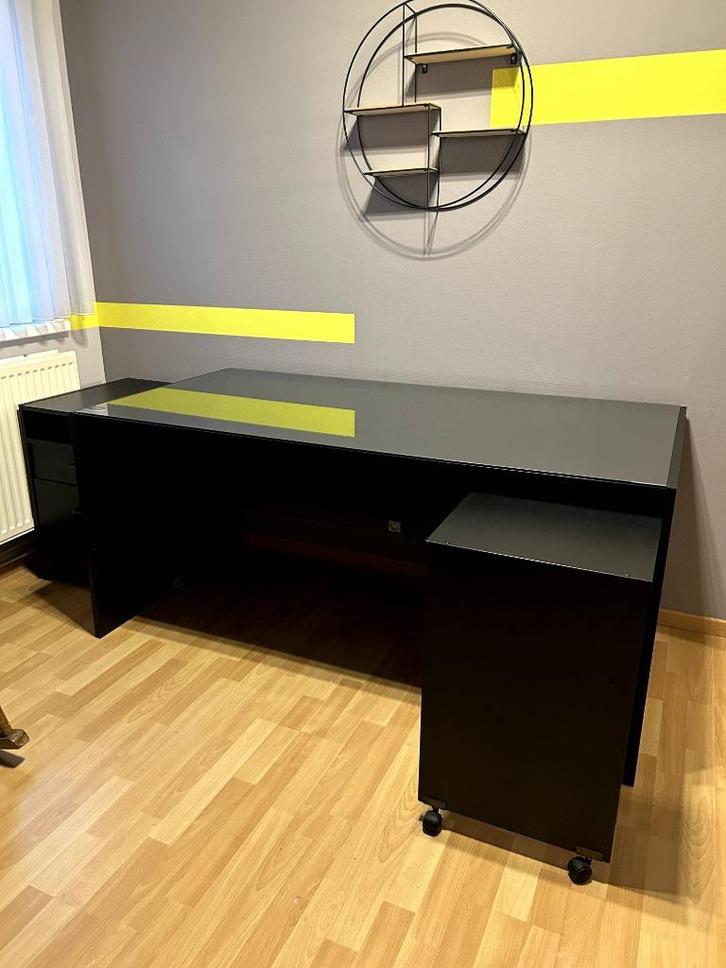 Groot chique zwart bureau in goede staat ️, Huis en Inrichting, Bureaus, Gebruikt, Bureau, Ophalen
