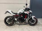 Kawasaki Z650 met Akrapovic uitlaat + extra's (bj 2022), Motoren, Motoren | Kawasaki, Bedrijf, Meer dan 35 kW, Overig, 650 cc