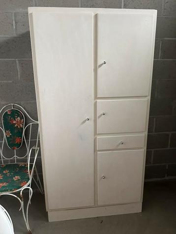 Retro keukenmeubel jaren ‘50-‘60 beschikbaar voor biedingen