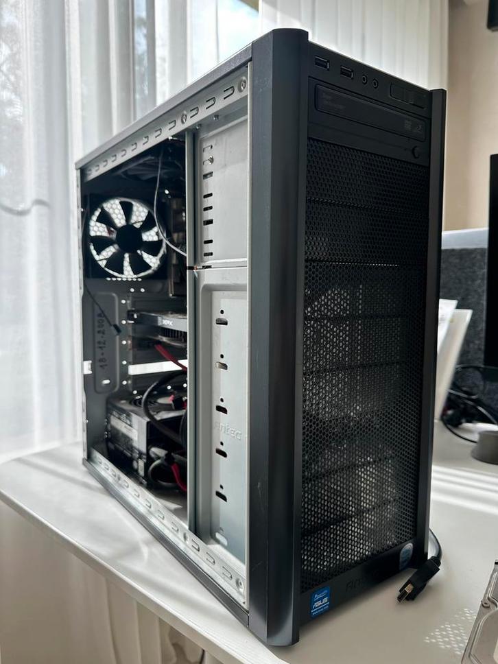 Oude desktop gaming pc uit 2008, Computers en Software, Desktop Pc's, Gaming, Ophalen