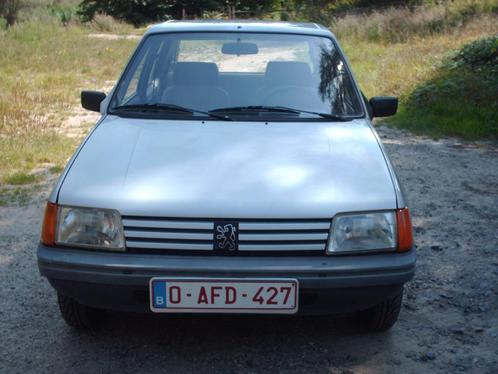 Peugeot 205 Xl, Auto's, Peugeot, Particulier, Benzine, Euro 1, Stadsauto, Handgeschakeld, Zilver of Grijs, Grijs, Stof, Voorwielaandrijving