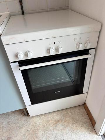 Cuisinière à gaz Siemens avec four, Gaz, 4 zones de cuisson, Enlèvement, Utilisé