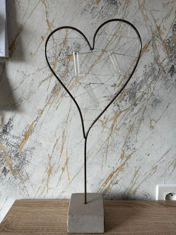 Decoratief vaasje voor bloem beschikbaar voor biedingen