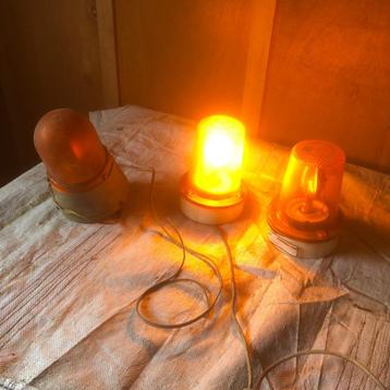 knipperlicht ,nieuw in de doos 220 volt ,draaiende en lichte beschikbaar voor biedingen