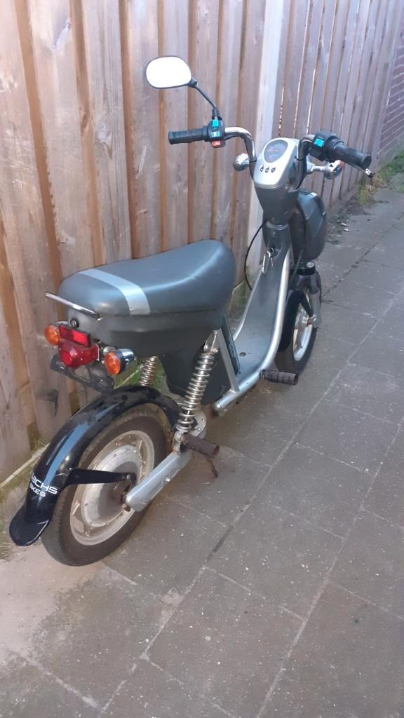 Elektrische SCOOTER merk SACHS.......EXPORT / of IMPORT, Fietsen en Brommers, Brommeronderdelen | Scooters, Gebruikt, Overige merken