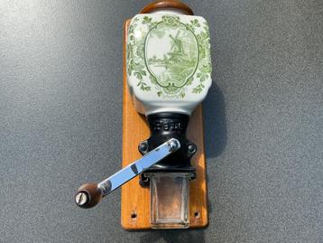 antieke PeDE koffiemolen  beschikbaar voor biedingen