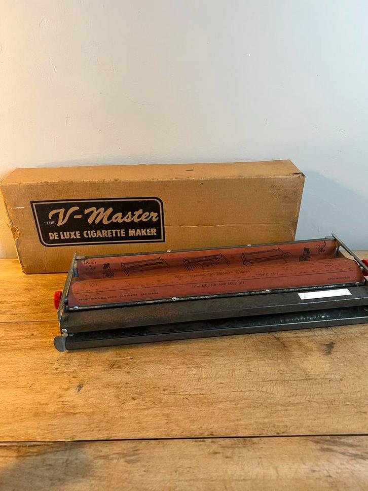 MACHINE à rouler les cigarettes V-Master des années 70, Verzamelen, Rookartikelen, Aanstekers en Luciferdoosjes, Gebruikt, Tabaksdoos of Verpakking