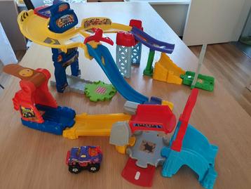 Vtech monstertruck racebaan+ 1 monstertruck autootje, Enlèvement ou Envoi, Utilisé