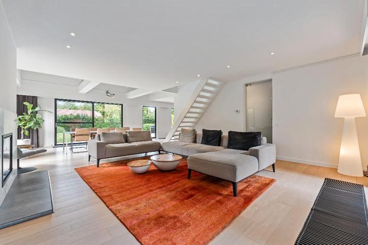 Zeer goed onderhouden zetel (Indera) met tapijt, Huis en Inrichting, Zetels | Zetels, Zo goed als nieuw, Hoekbank, Vierpersoons of meer