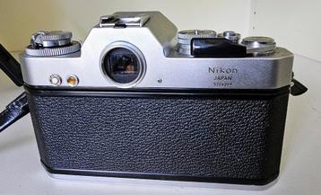 Nikkormat EL spiegelreflexcamera beschikbaar voor biedingen