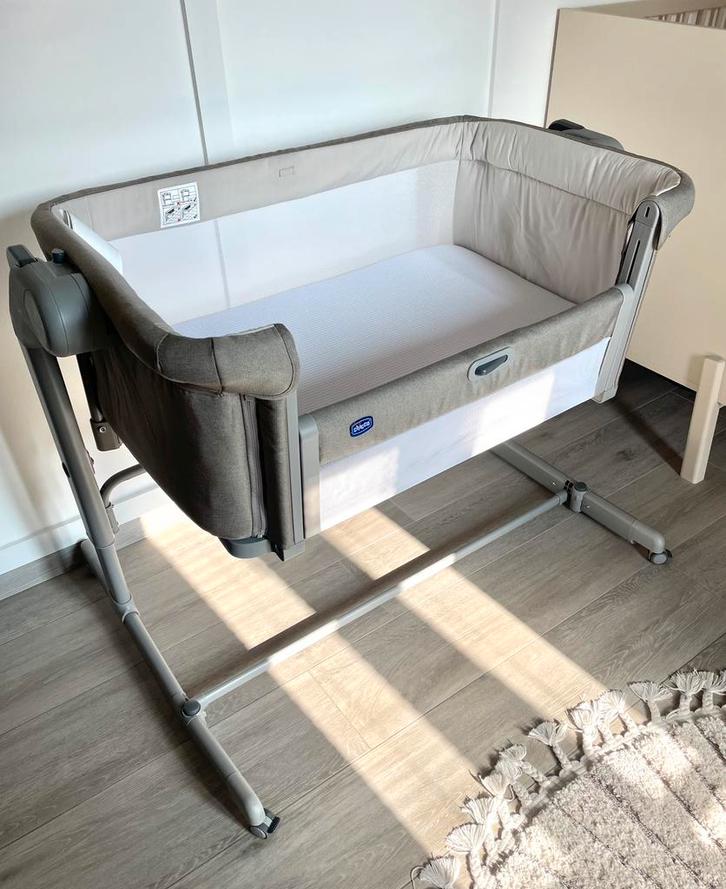 Berceau cododo next2me magic evo taupe comme neuf chicco, Enfants & Bébés, Berceaux & Lits, Comme neuf, Lit, Enlèvement