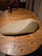 Zadel Peugeot Kisbee, Vélos & Vélomoteurs, Pièces de cyclomoteur | Scooters, Enlèvement, Comme neuf, Selle, Peugeot