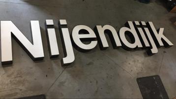 Lichtreclame letters beschikbaar voor biedingen