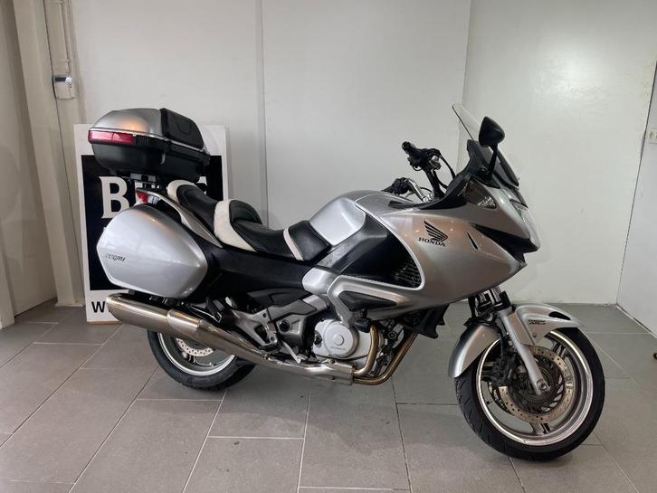 Honda Deauville, Motoren, Motoren | Honda, Bedrijf, Toermotor, meer dan 35 kW, 2 cilinders, Motorrijbewijs A, ABS, Cardan-aandrijving