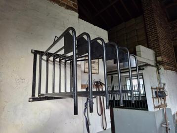 Dekenhouder beschikbaar voor biedingen