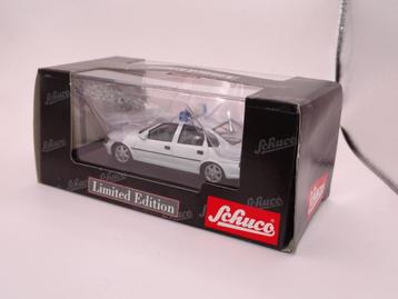 1/43 police secours opel vectra schuco politie urgences sos beschikbaar voor biedingen